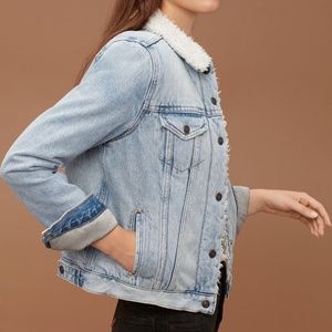 NWT Levi's Womens Orginal Sherpa Jacket Light Denim